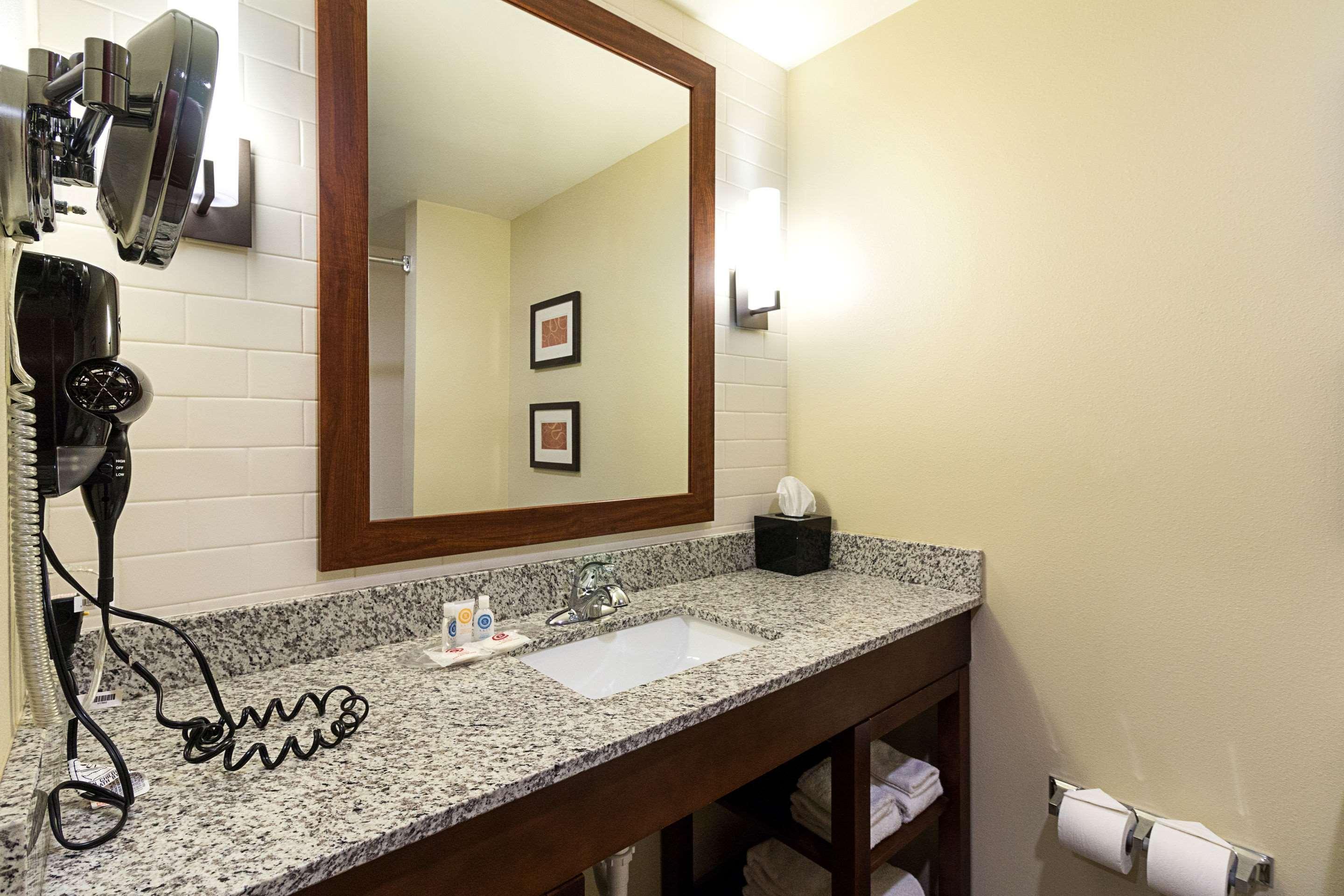 Comfort Suites & Conference Center Worthington Eksteriør billede